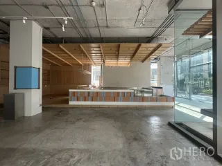 For rent retail Space in Phra Khanong, Bangkok