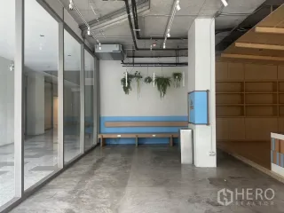 For rent retail Space in Phra Khanong, Bangkok