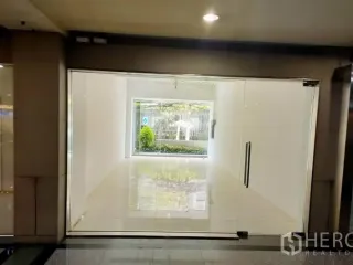 For rent retail Space in Watthana, Bangkok