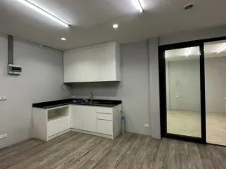 For rent retail Space in Khlong Toei, Bangkok