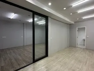 For rent retail Space in Khlong Toei, Bangkok