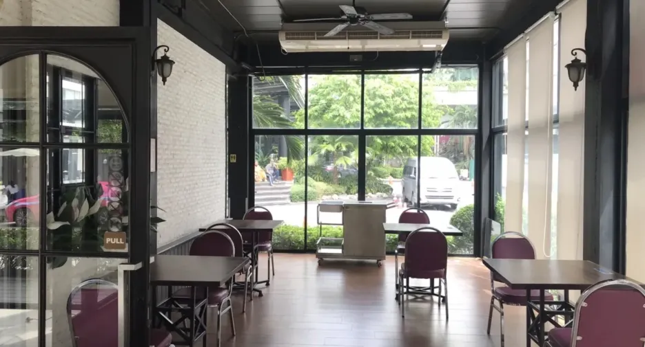 For rent retail Space in Watthana, Bangkok