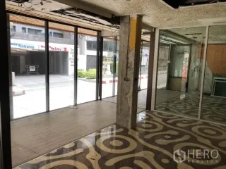 For rent retail Space in Watthana, Bangkok