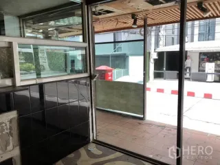 For rent retail Space in Watthana, Bangkok