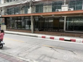 For rent retail Space in Watthana, Bangkok