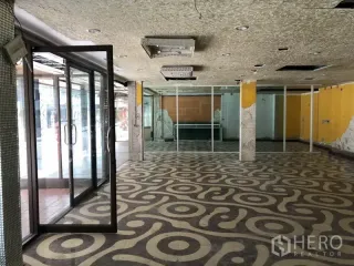For rent retail Space in Watthana, Bangkok