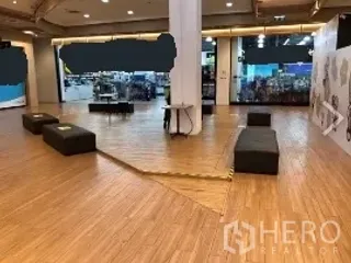 For rent retail Space in Watthana, Bangkok