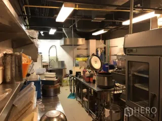 For rent retail Space in Watthana, Bangkok