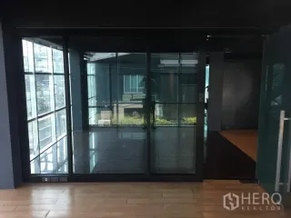Gewerbefläche zur Miete in Watthana, Bangkok