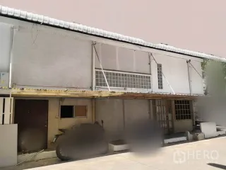 For rent retail Space in Watthana, Bangkok
