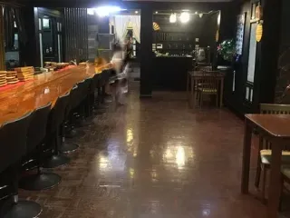 For rent 5 bedrooms retail Space in Watthana, Bangkok