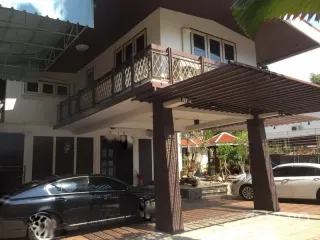 For rent 5 bedrooms retail Space in Watthana, Bangkok