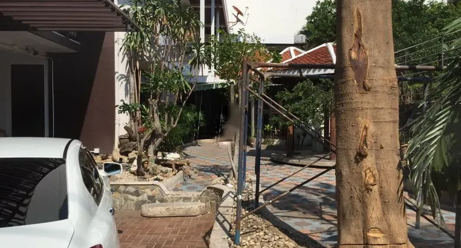 For rent 5 bedrooms retail Space in Watthana, Bangkok
