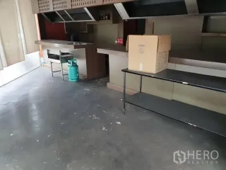 For rent retail Space in Watthana, Bangkok