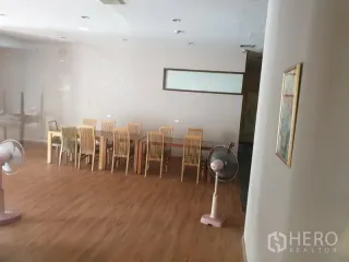 For rent retail Space in Watthana, Bangkok