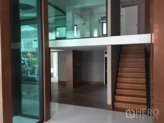 For rent retail Space in Watthana, Bangkok