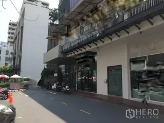 For rent retail Space in Watthana, Bangkok