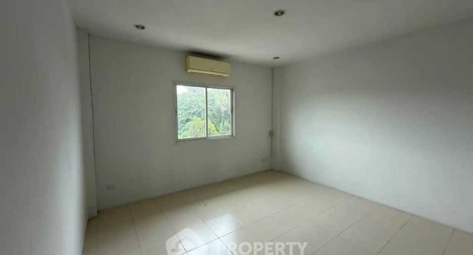 Reihenhaus zum Kauf mit 4 Zimmer in Mueang Chon Buri, Chonburi