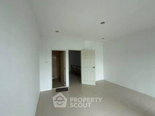 Reihenhaus zum Kauf mit 4 Zimmer in Mueang Chon Buri, Chonburi