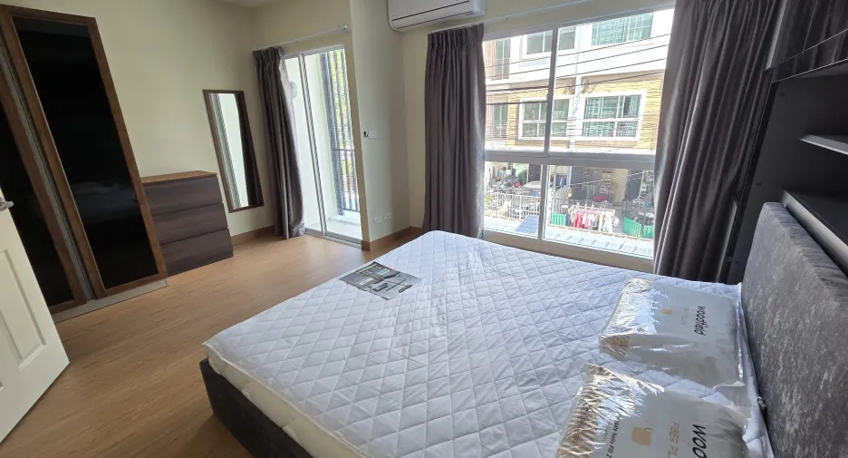 Reihenhaus zur Miete mit 3 Zimmer in Suan Luang, Bangkok