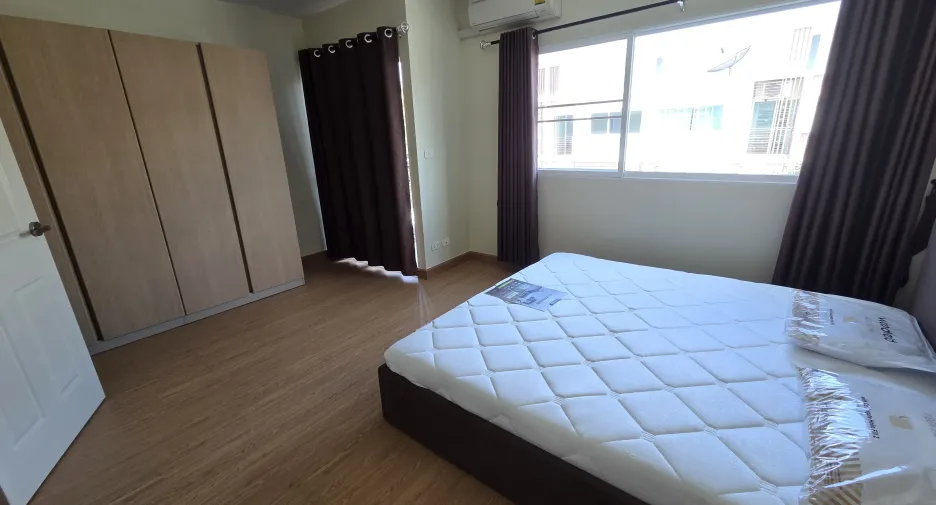 Reihenhaus zur Miete mit 3 Zimmer in Suan Luang, Bangkok