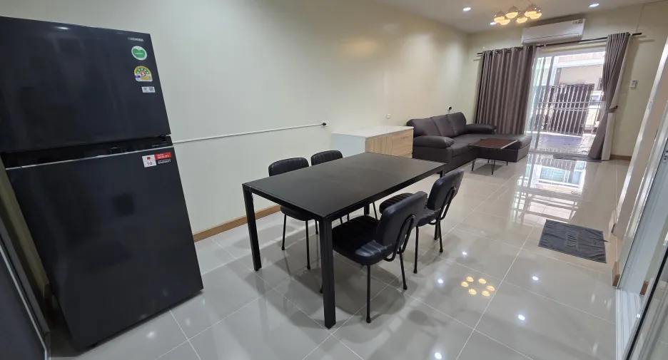 Reihenhaus zur Miete mit 3 Zimmer in Suan Luang, Bangkok