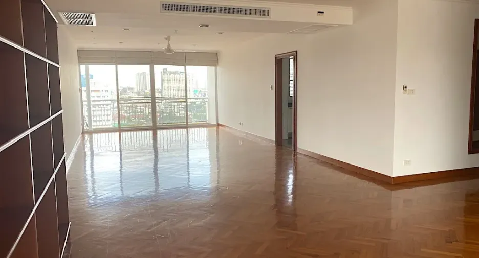 For rent 3 bedrooms apartment in Sathon, Bangkok