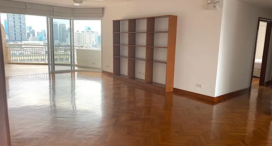 For rent 3 bedrooms apartment in Sathon, Bangkok