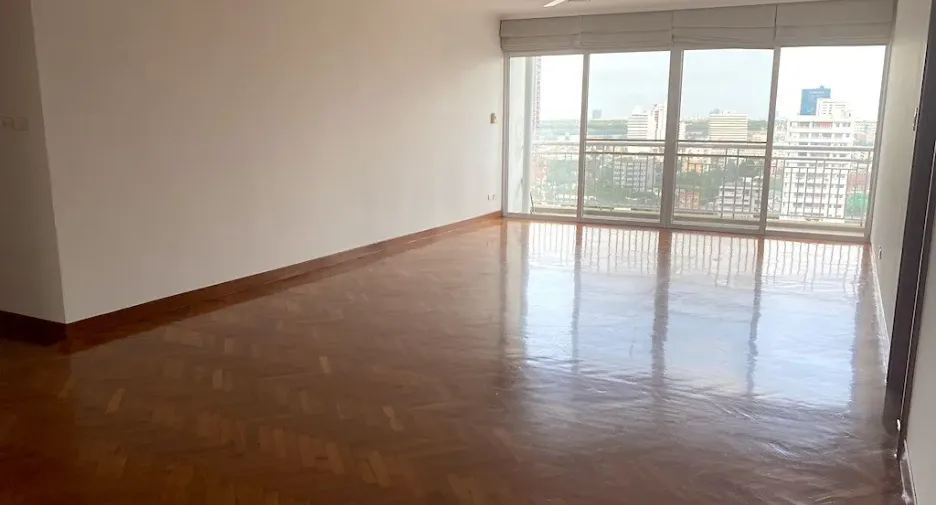 For rent 3 bedrooms apartment in Sathon, Bangkok