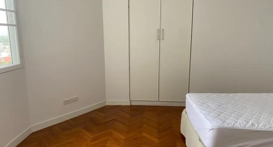 For rent 3 bedrooms apartment in Sathon, Bangkok
