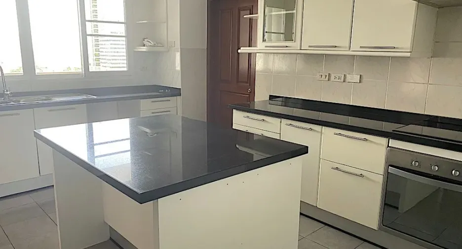 For rent 3 bedrooms apartment in Sathon, Bangkok