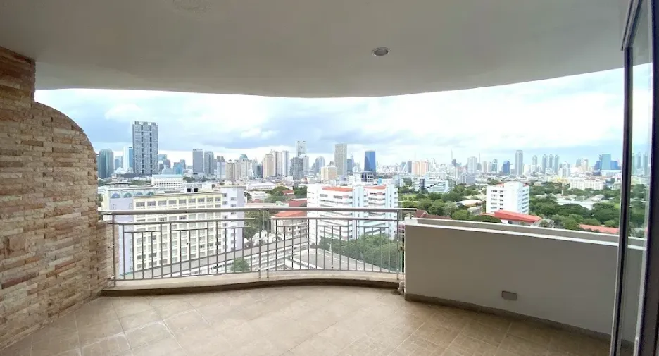 For rent 3 bedrooms apartment in Sathon, Bangkok