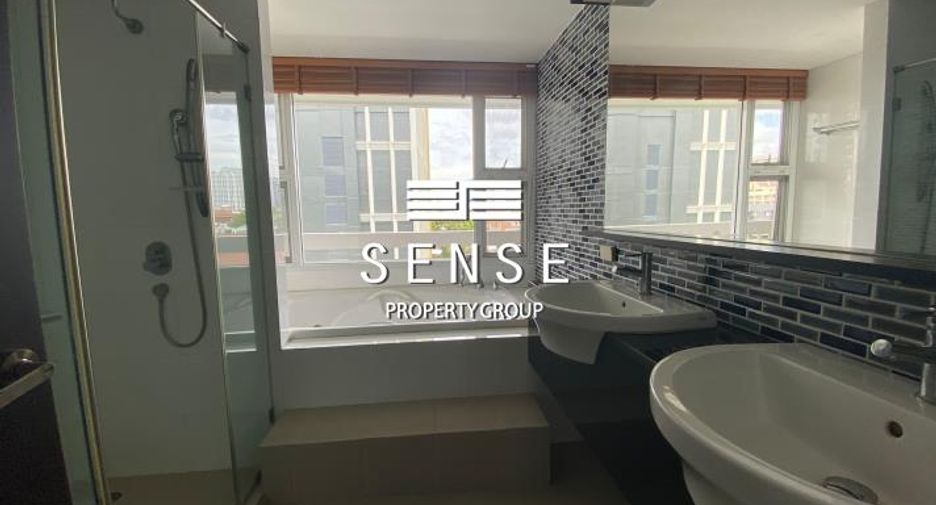 For rent 3 bedrooms condo in Sathon, Bangkok