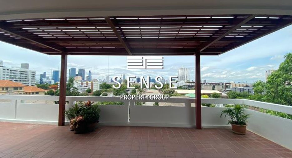 For rent 3 bedrooms condo in Sathon, Bangkok