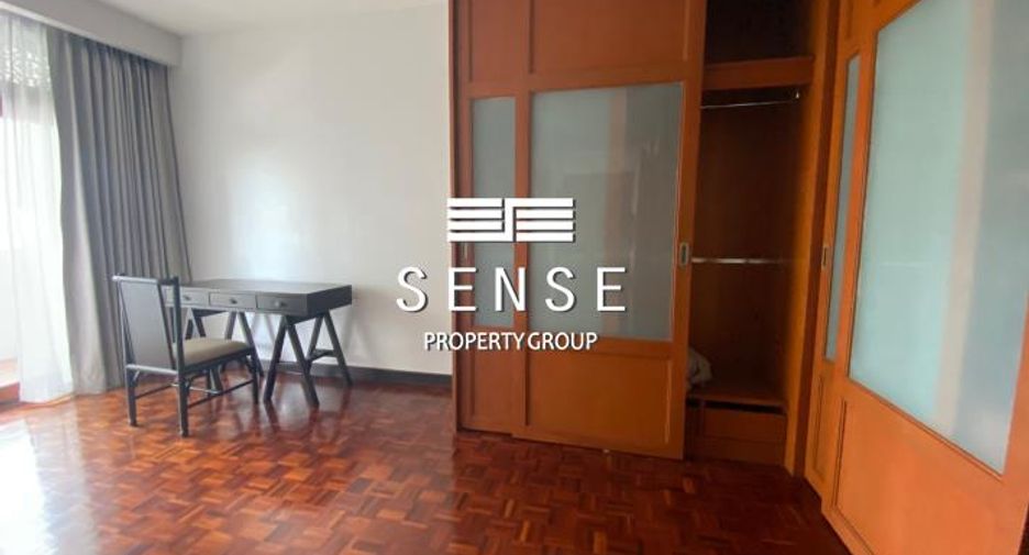 For rent 3 bedrooms condo in Sathon, Bangkok