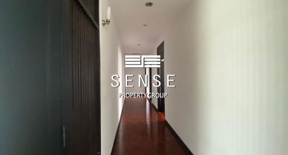 For rent 3 bedrooms condo in Sathon, Bangkok