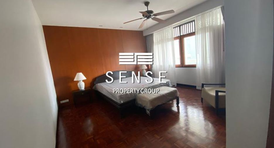 For rent 3 bedrooms condo in Sathon, Bangkok