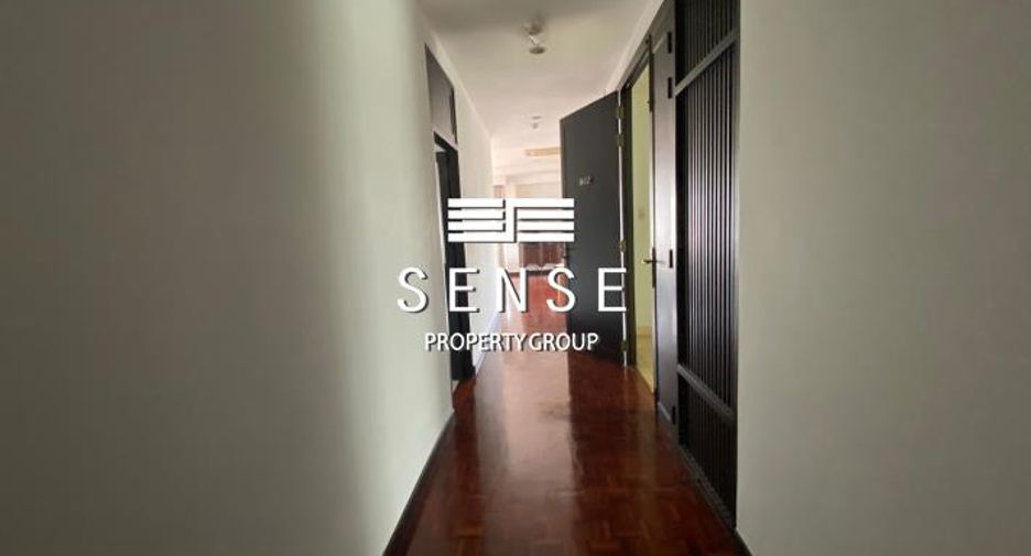 For rent 3 bedrooms condo in Sathon, Bangkok