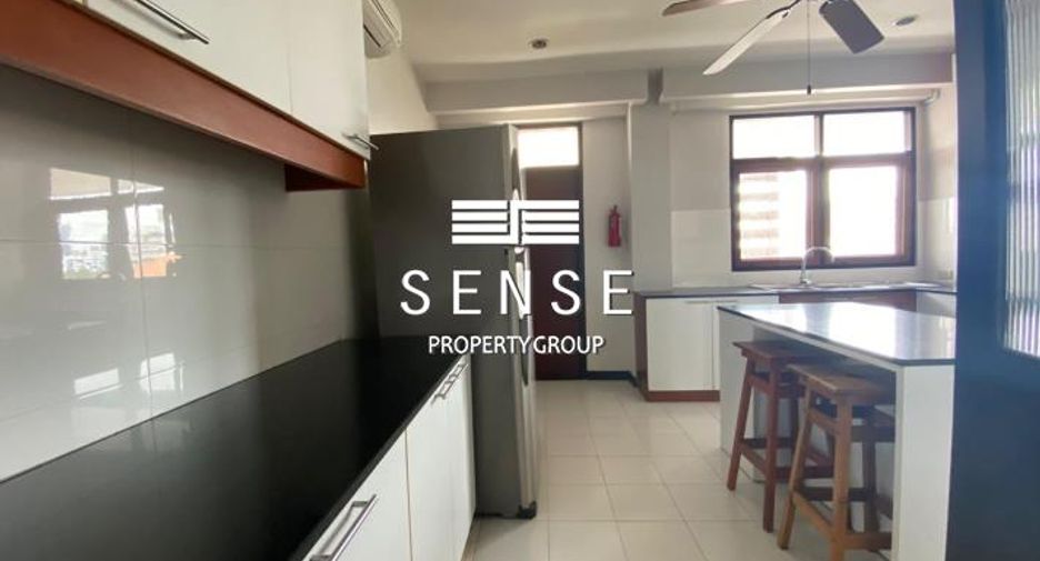 For rent 3 bedrooms condo in Sathon, Bangkok