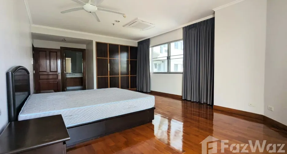 For rent 3 bedrooms apartment in Sathon, Bangkok