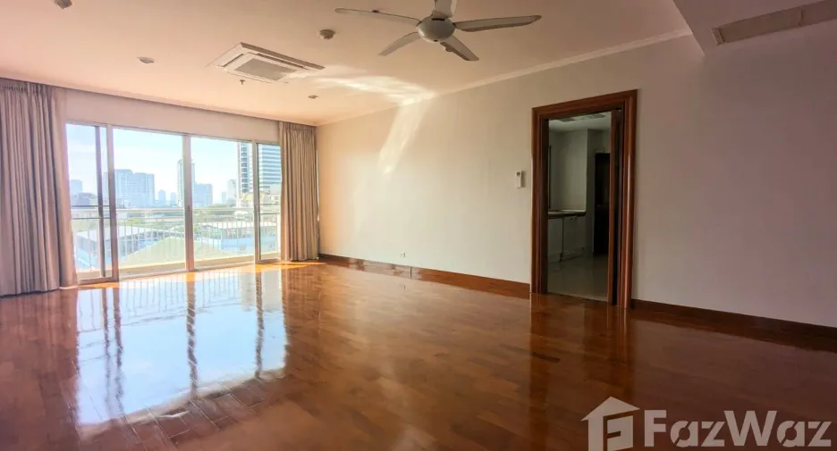 For rent 3 bedrooms apartment in Sathon, Bangkok