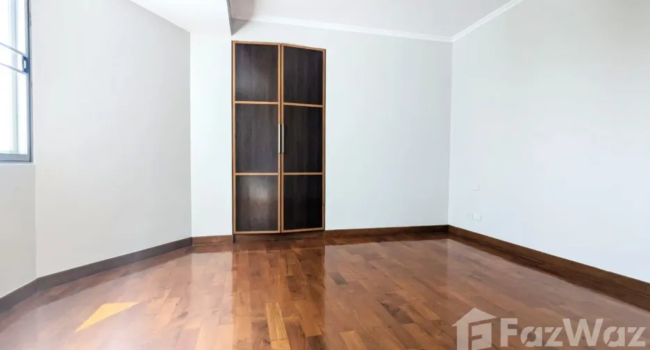 For rent 3 bedrooms apartment in Sathon, Bangkok