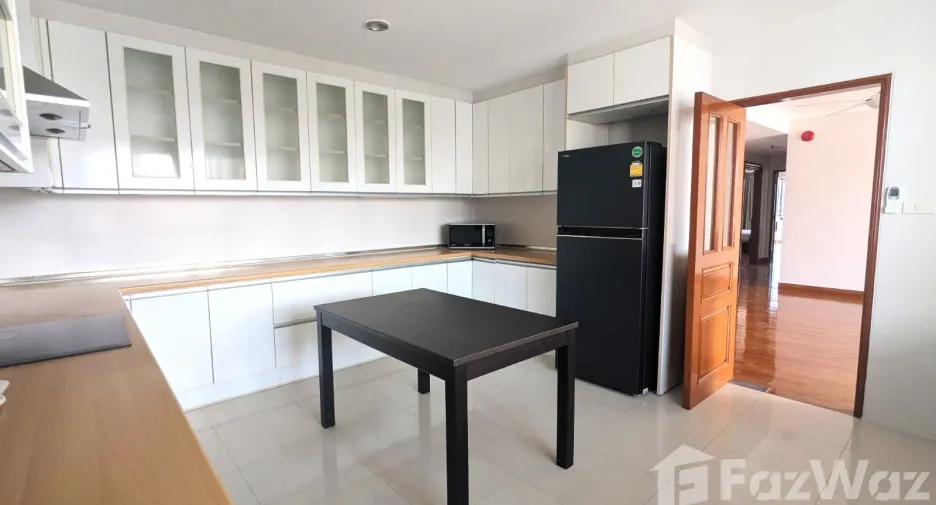 For rent 3 bedrooms apartment in Sathon, Bangkok