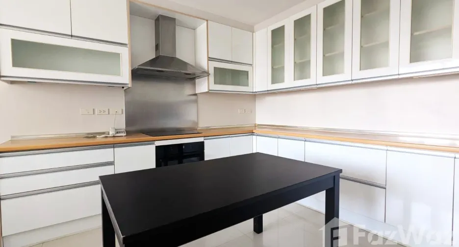For rent 3 bedrooms apartment in Sathon, Bangkok