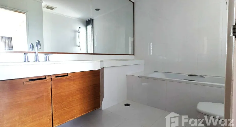 For rent 3 bedrooms apartment in Sathon, Bangkok