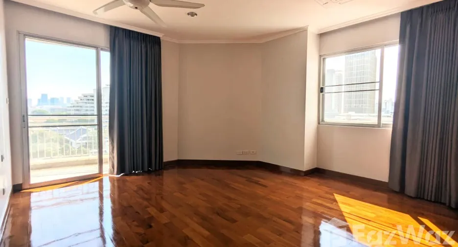 For rent 3 bedrooms apartment in Sathon, Bangkok