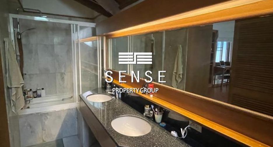 For rent 4 bedrooms house in Khlong Toei, Bangkok