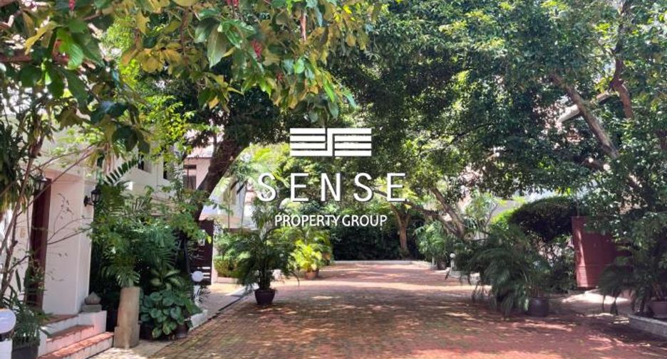 For rent 4 bedrooms house in Khlong Toei, Bangkok