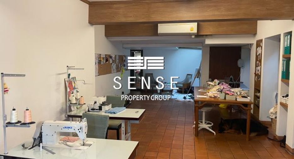 For rent 4 bedrooms house in Khlong Toei, Bangkok