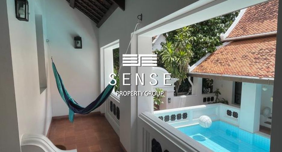 For rent 4 bedrooms house in Khlong Toei, Bangkok